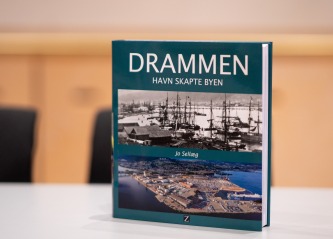 Ny praktbok: – Drammen havn som skapte byen