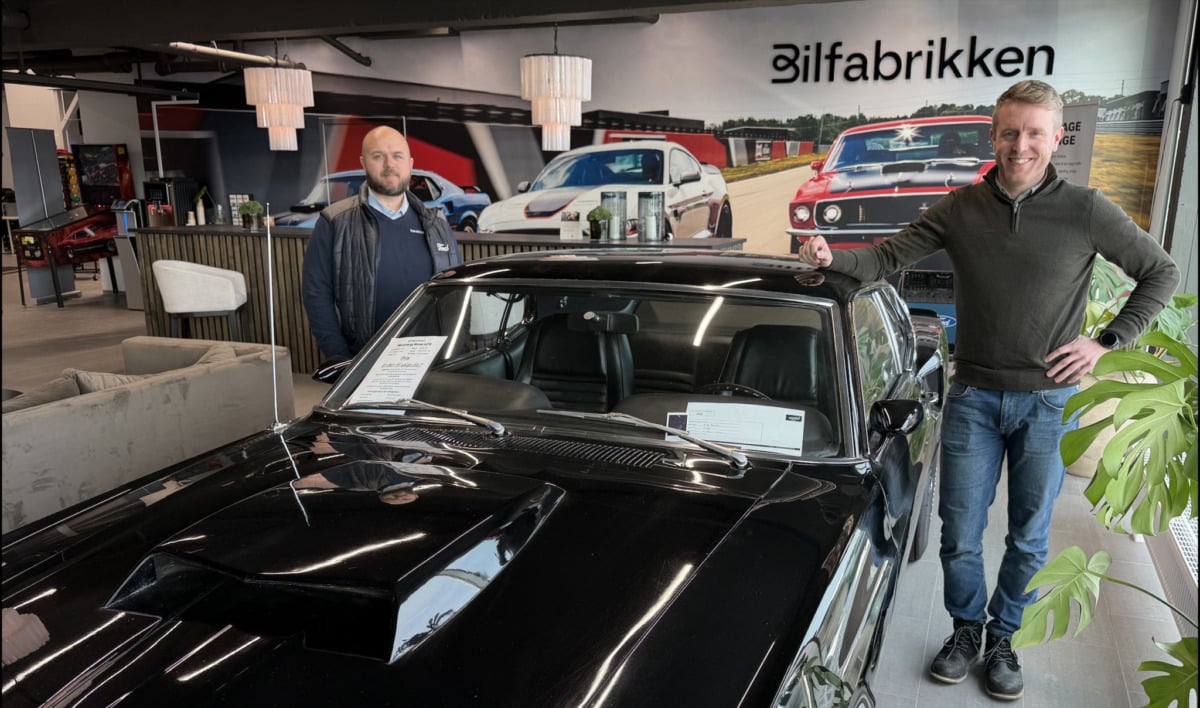 Petter Mathisen (salgssjef nybil) Frank Tore Larsen (servicemarkedssjef).