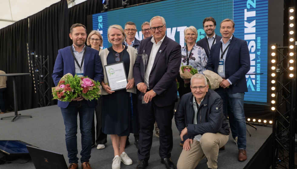 Representanter fra Drammen kommune og Bane NOR tok imot prisen.
